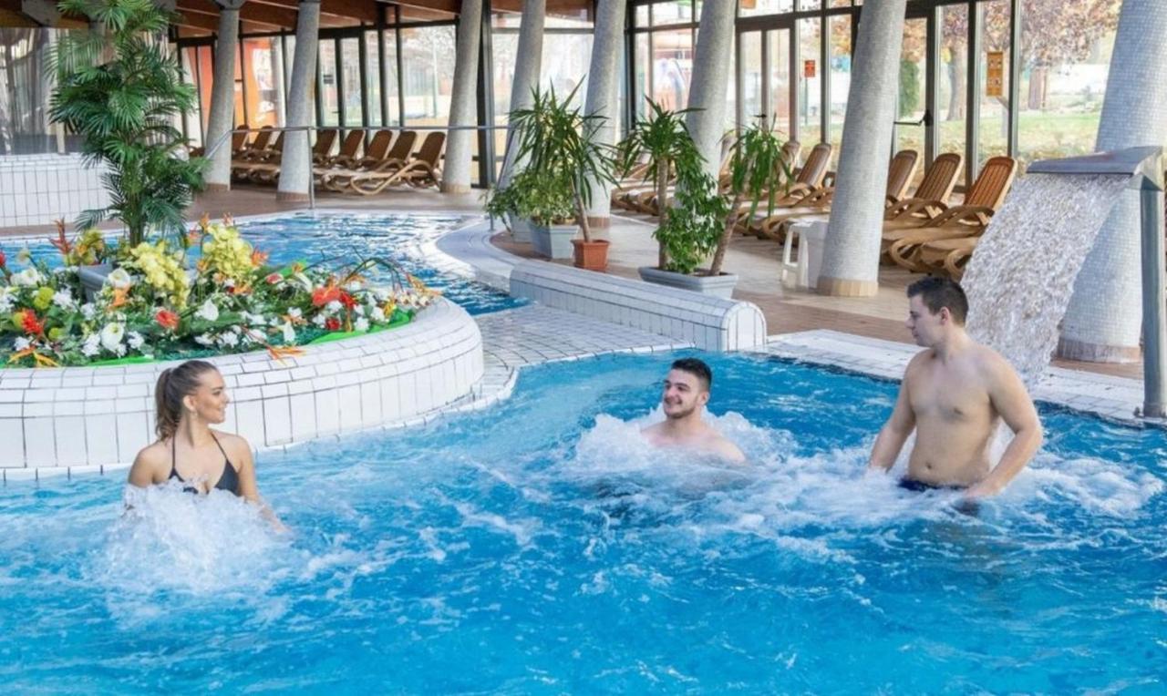 Deluxe Thermal Resort Pápa Exteriér fotografie